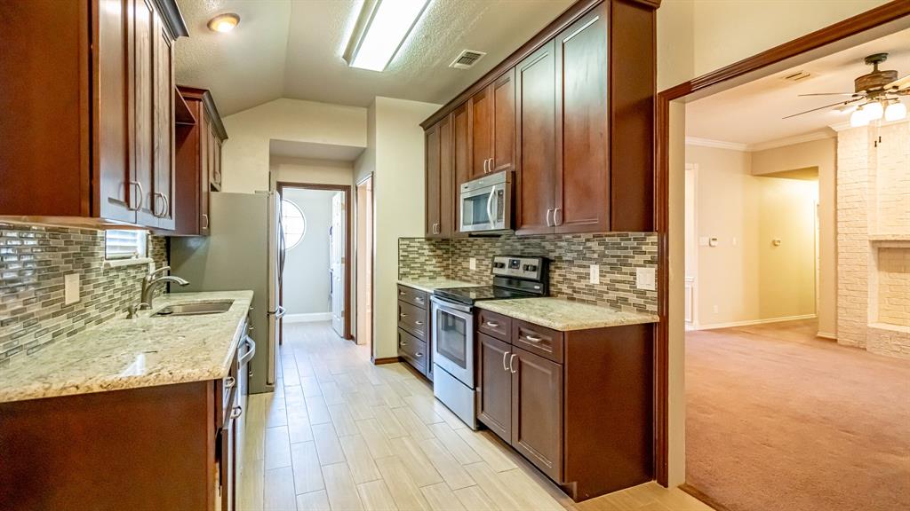 4018 View Point Drive Granbury, TX 76048 - Photo 14 of 38