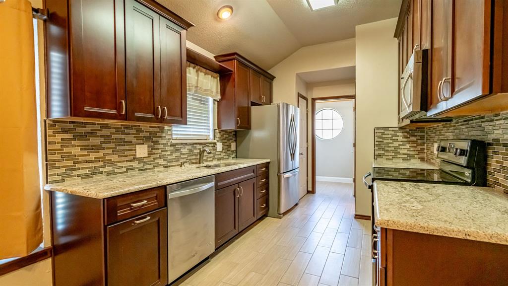 4018 View Point Drive Granbury, TX 76048 - Photo 15 of 38