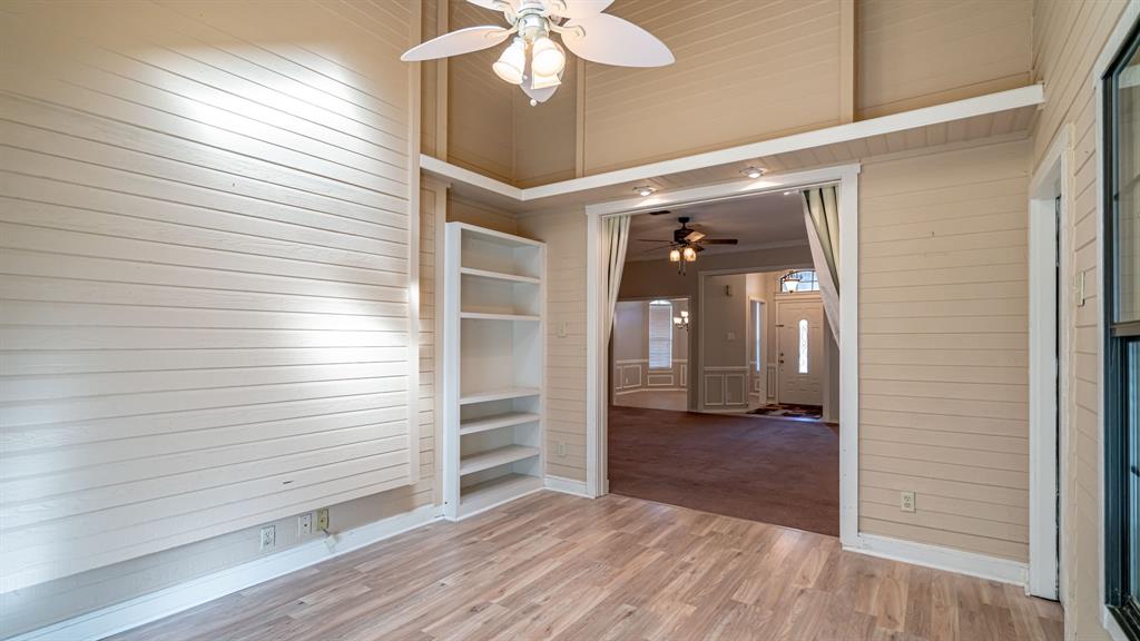 4018 View Point Drive Granbury, TX 76048 - Photo 18 of 38 Second living area