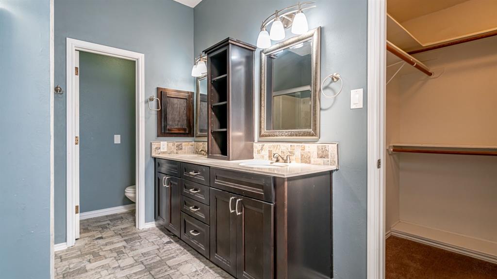 4018 View Point Drive Granbury, TX 76048 - Photo 27 of 38 Dual vanities and private toilet area