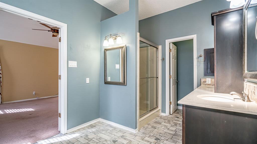 4018 View Point Drive Granbury, TX 76048 - Photo 29 of 38 Primary bathroom with separate shower