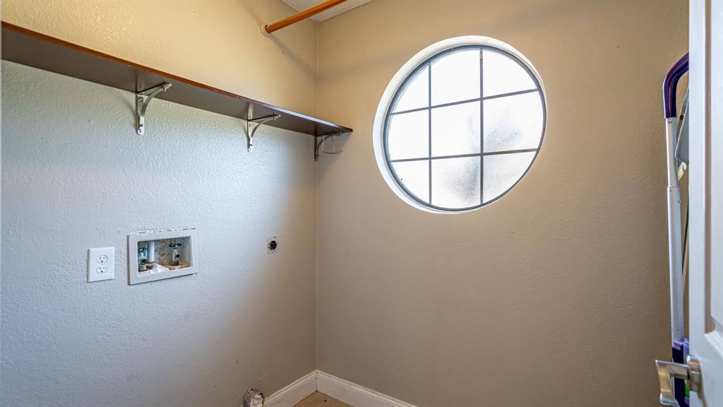 4018 View Point Drive Granbury, TX 76048 - Photo 37 of 38 Laundry room