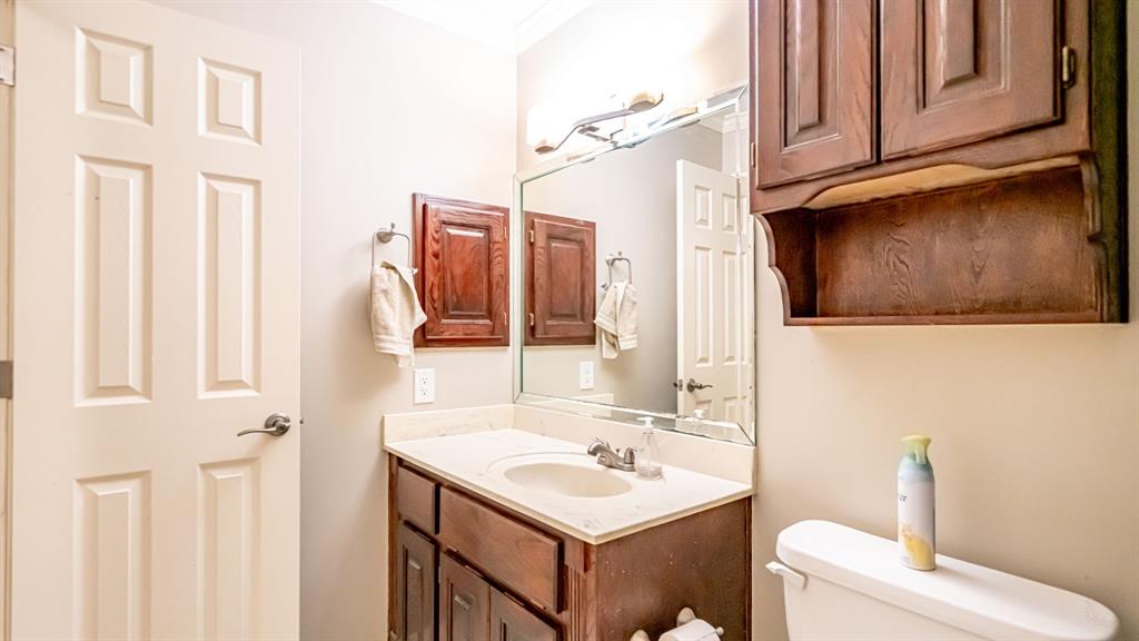 4018 View Point Drive Granbury, TX 76048 - Photo 38 of 38 Secondary bathroom