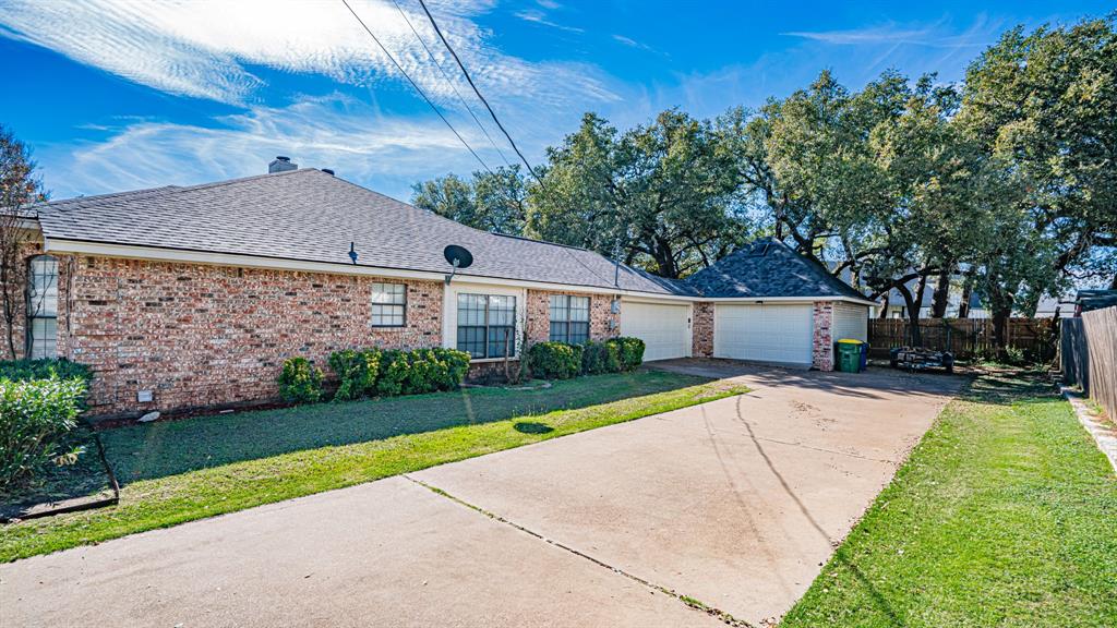 4018 View Point Drive Granbury, TX 76048 - Photo 4 of 38