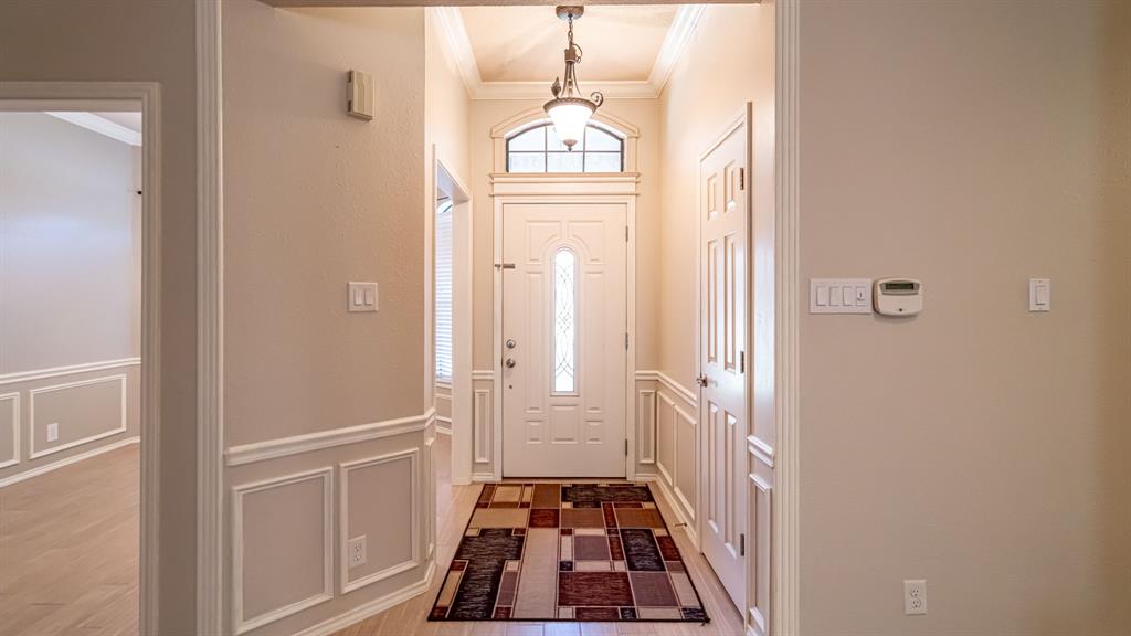 4018 View Point Drive Granbury, TX 76048 - Photo 7 of 38 Inviting entryway and front door