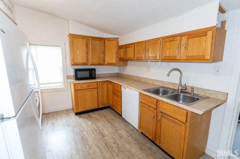 1002 Franklin Avenue Rochester, IN 46975 - Photo 4 of 22