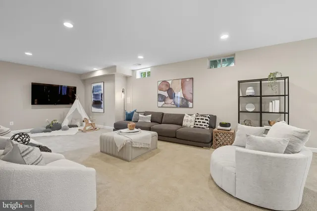 $1,275,000 | 100 Heglar Oaks Court, Herndon, VA 20170