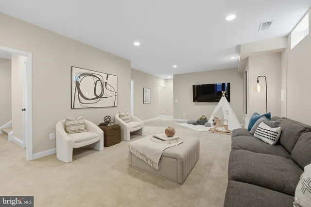 $1,275,000 | 100 Heglar Oaks Court, Herndon, VA 20170