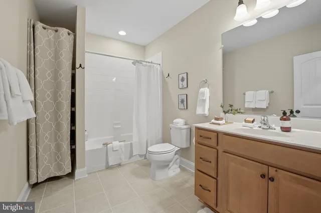 $1,275,000 | 100 Heglar Oaks Court, Herndon, VA 20170