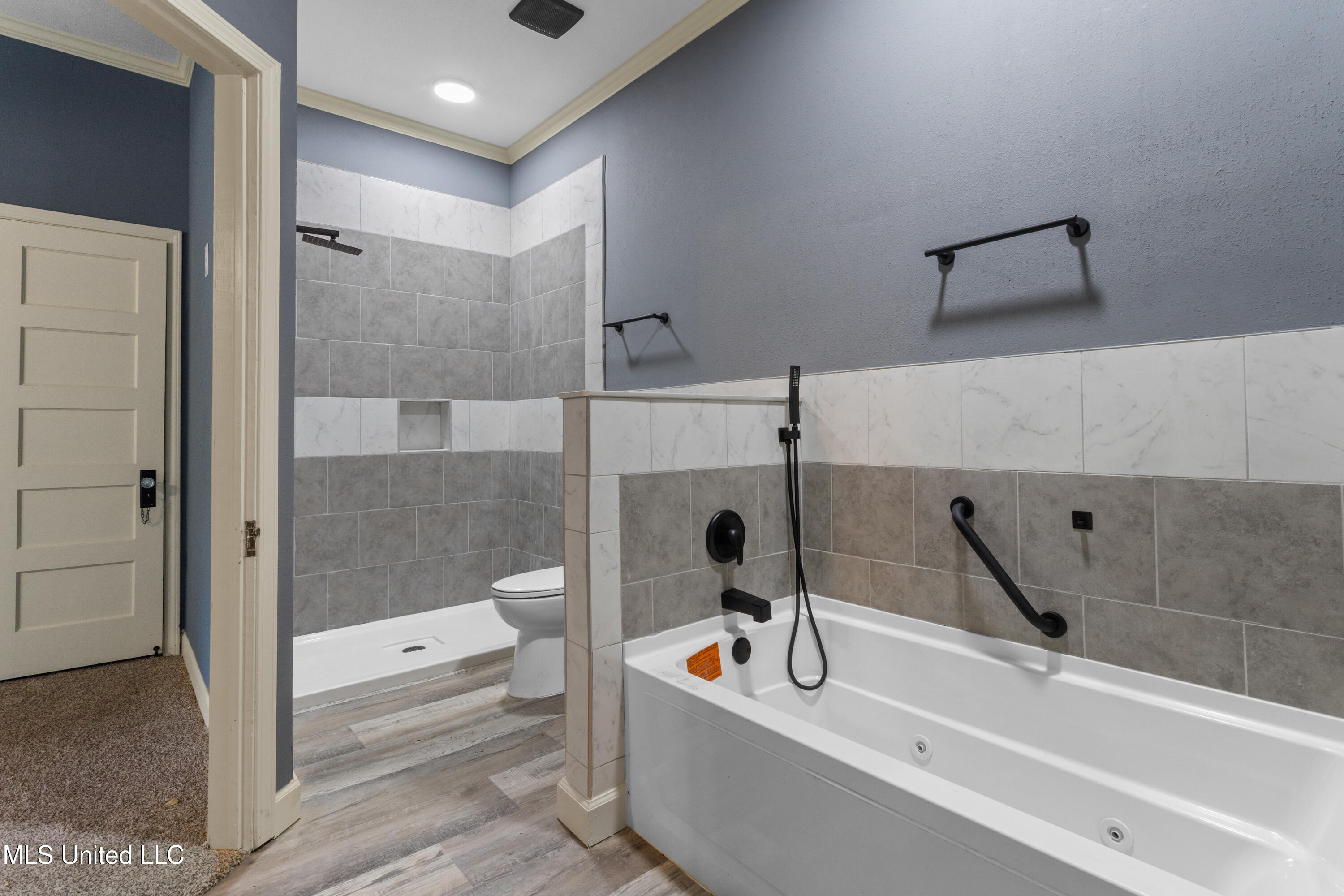 4418 Welch Avenue Moss Point, MS 39563 - Photo 28 of 47 Primary Bath