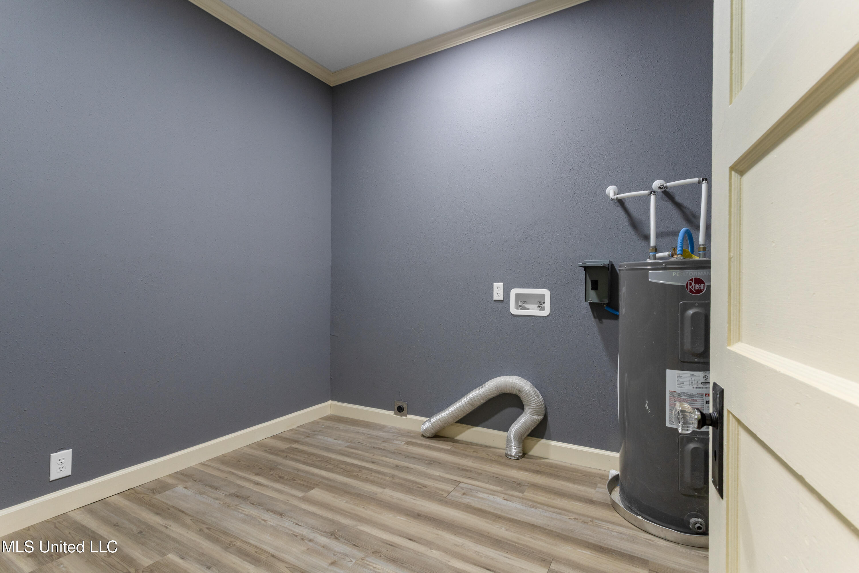 4418 Welch Avenue Moss Point, MS 39563 - Photo 35 of 47 Laundry Room