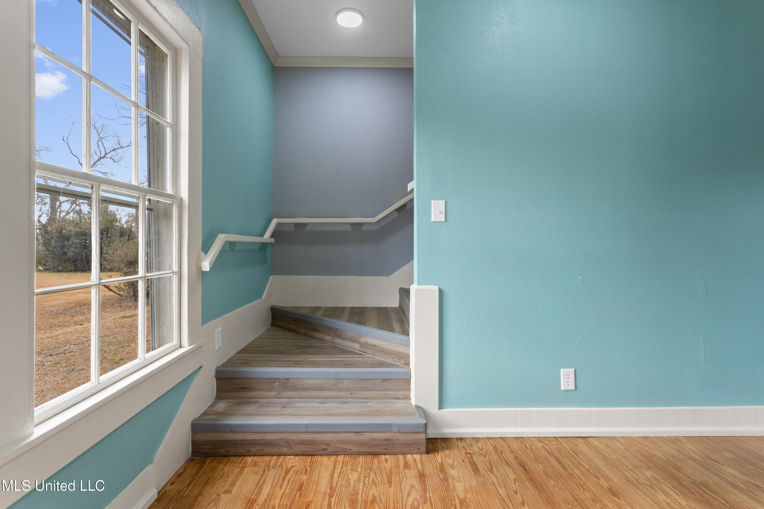 4418 Welch Avenue Moss Point, MS 39563 - Photo 36 of 47 Stairs