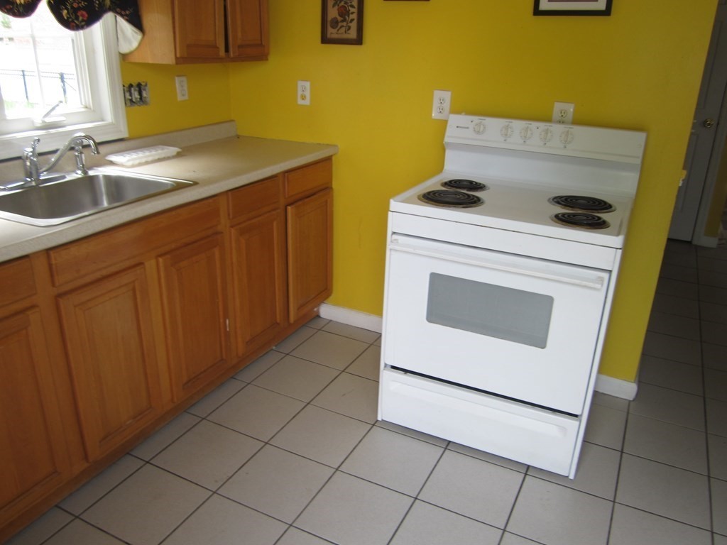 33 Baldwin Street West Springfield, MA 01089 - Photo 10 of 20 Gallery Image 10