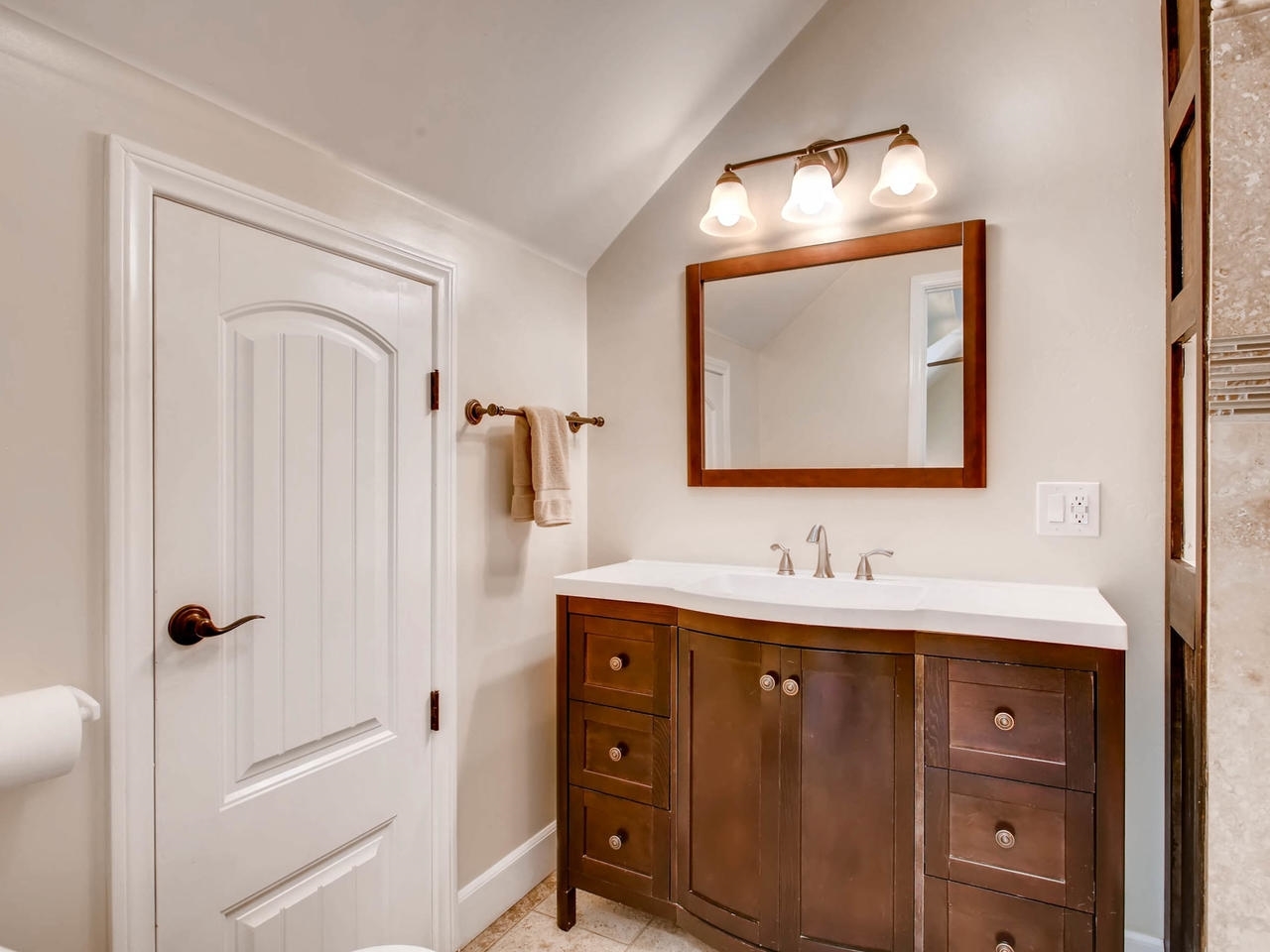 740 Coyote Road Alpine, CA 91901 - Photo 15 of 24 Second story bathroom.