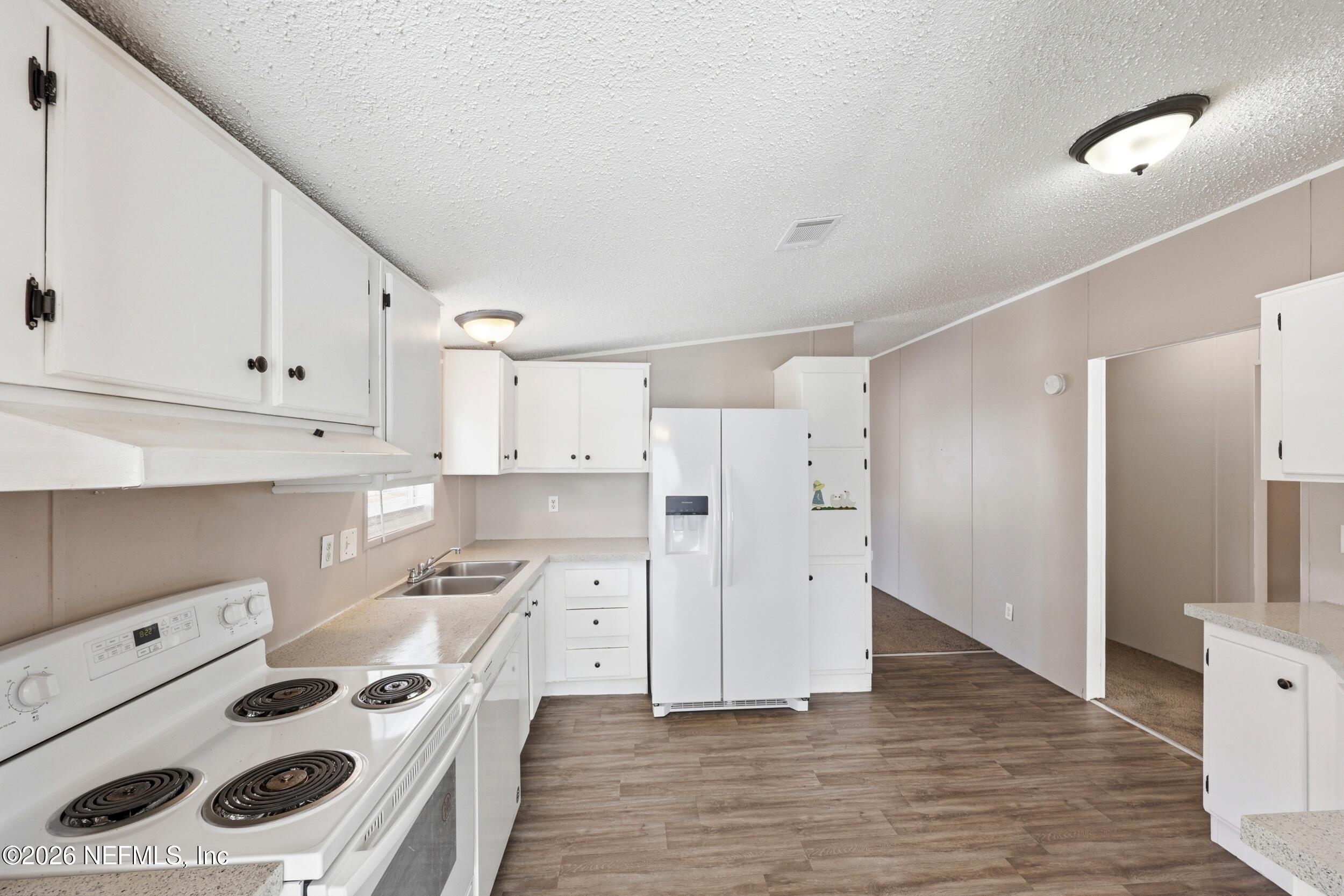 2081 Chaffee Road South, Unit 179 Jacksonville, FL 32221 - Photo 11 of 34 Kitchen