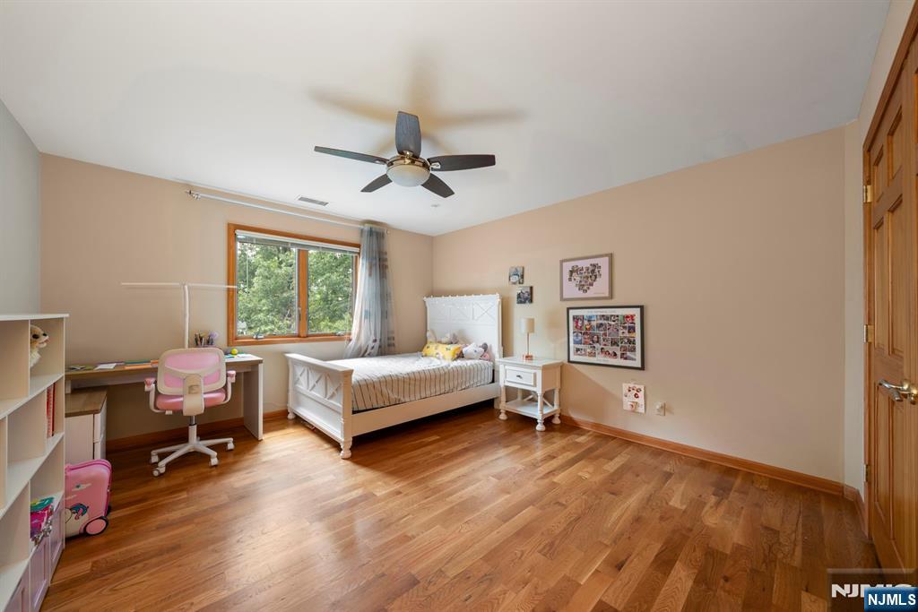 325 Cooper Place Paramus, NJ 07652 - Photo 22 of 31