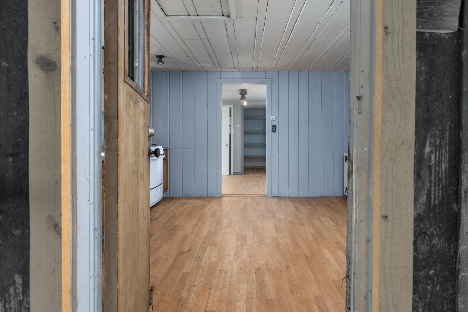 7220 Grizzly Flat Road Somerset, CA 95684 - Photo 4 of 28 a view of a hallway