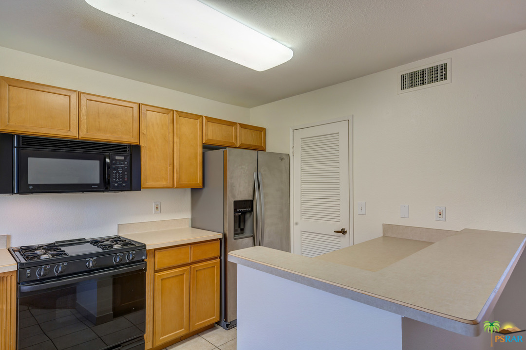 100 East Stevens Road, Unit 509 Palm Springs, CA 92262 - Photo 16 of 37 a kitchen with a stove and a refrigerator