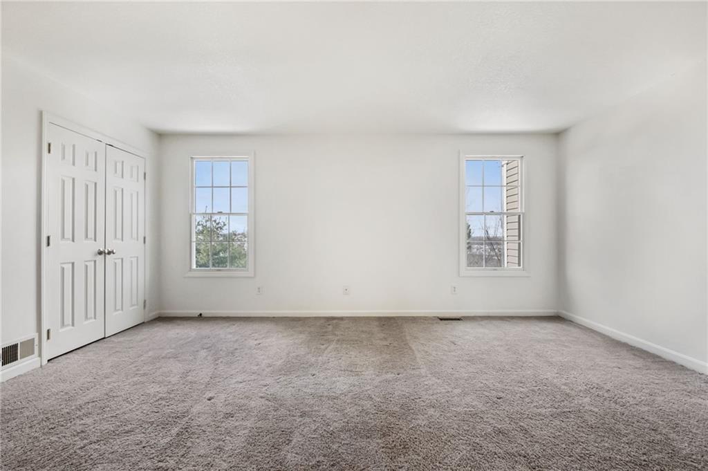 32 Castle View Drive McKees Rocks, PA 15136 - Photo 21 of 34 an empty room with windows