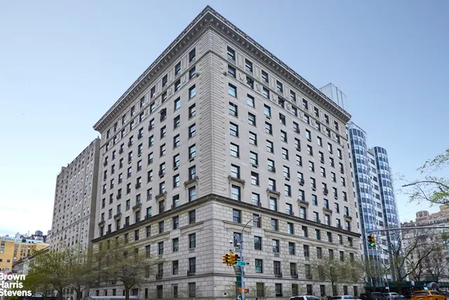 a picture of a building and a street