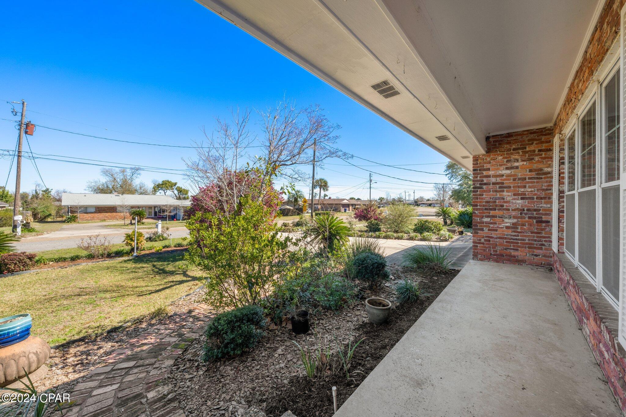939 Huntingdon Road Panama City, FL 32405 - Photo 4 of 45 Gallery Image 4
