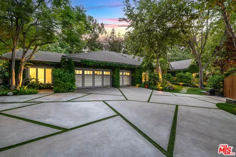 $4,995,000 | 19012 Dorlon Drive, Tarzana, CA 91356