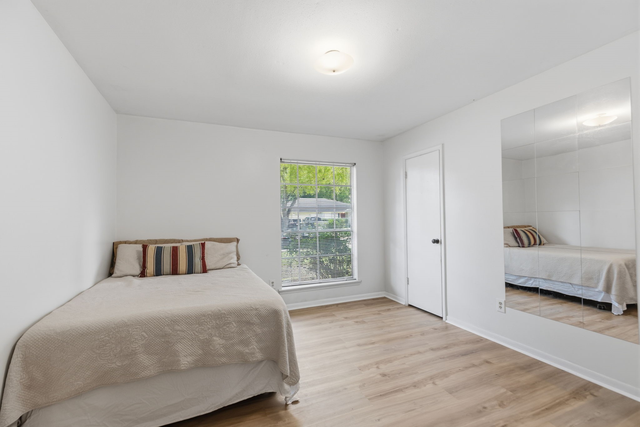 9618 Rannock Way Spring, TX 77379 - Photo 18 of 24 a bedroom with a bed and a window