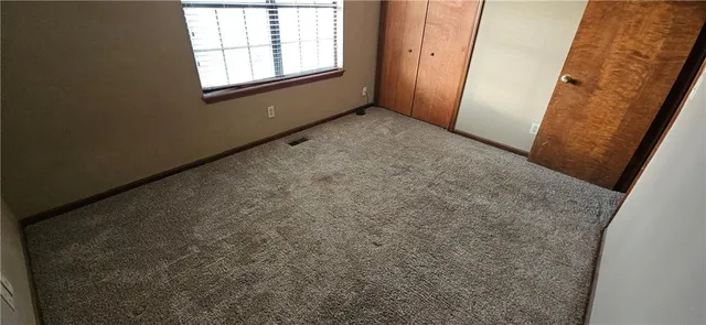 $325,000 | 11838 Oakmont Street, Overland Park, KS 66210