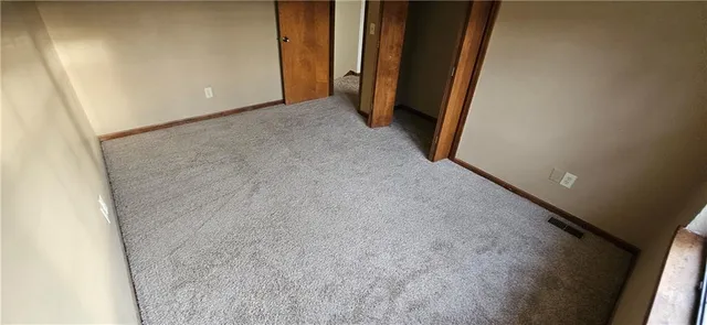 $325,000 | 11838 Oakmont Street, Overland Park, KS 66210