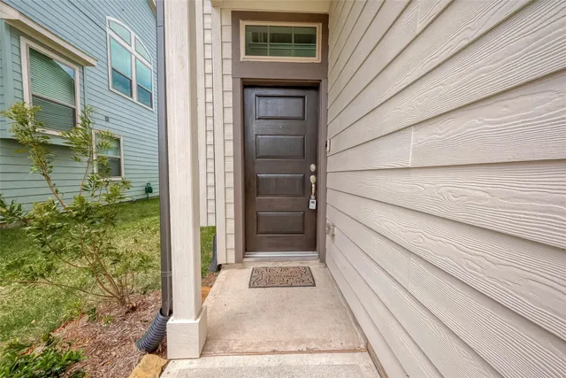 a view of entrance door of the house