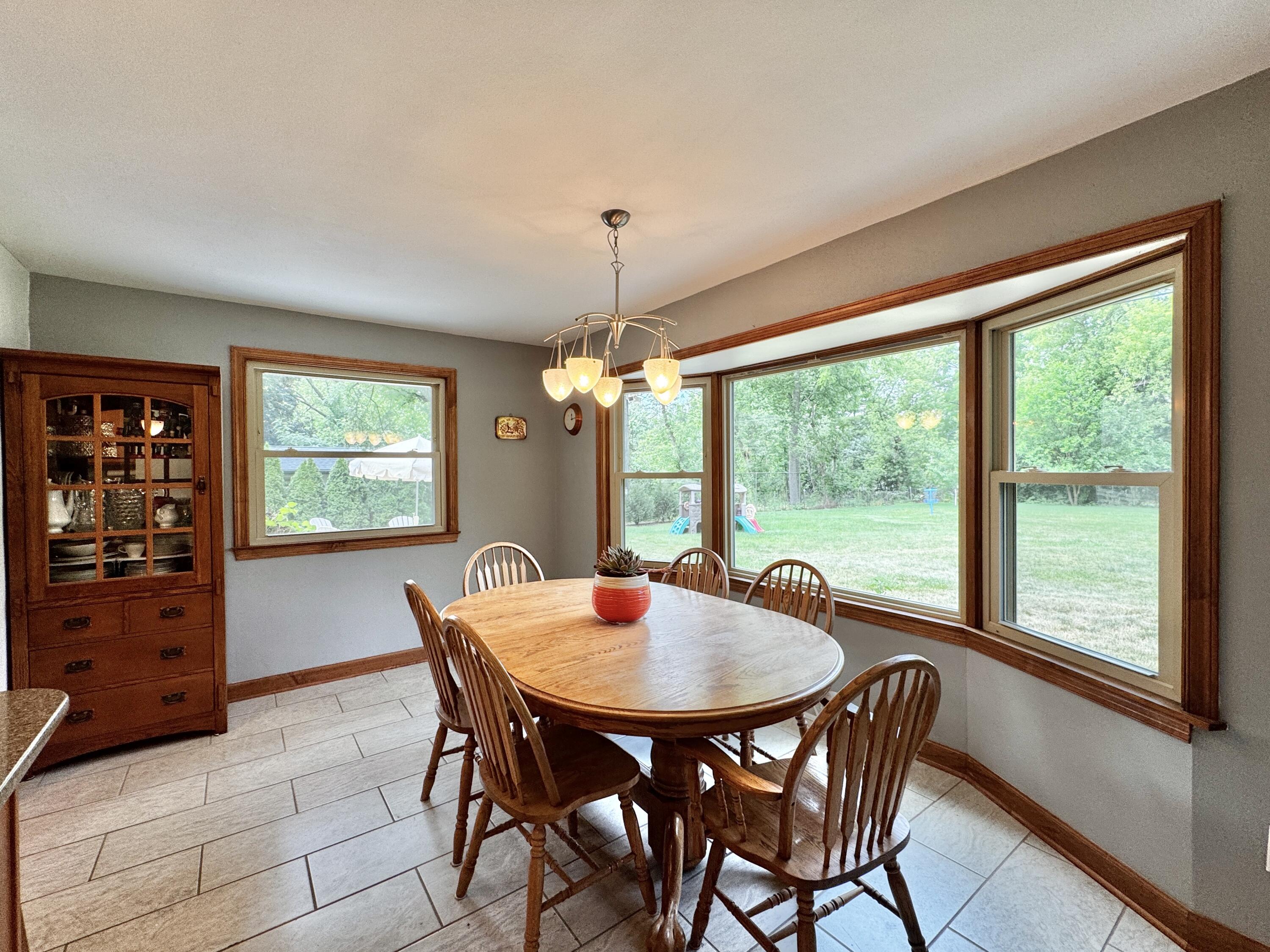 2625 El Rancho Drive Brookfield, WI 53005 - Photo 11 of 29 Dining Area