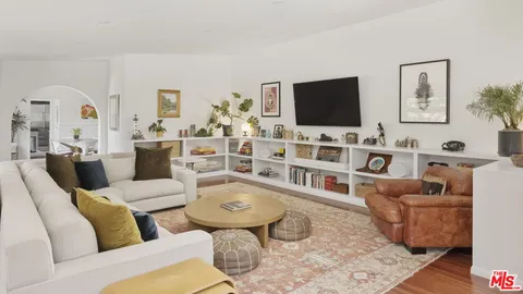 $2,595,000 | 1602 Golf Club Drive, Glendale, CA 91206