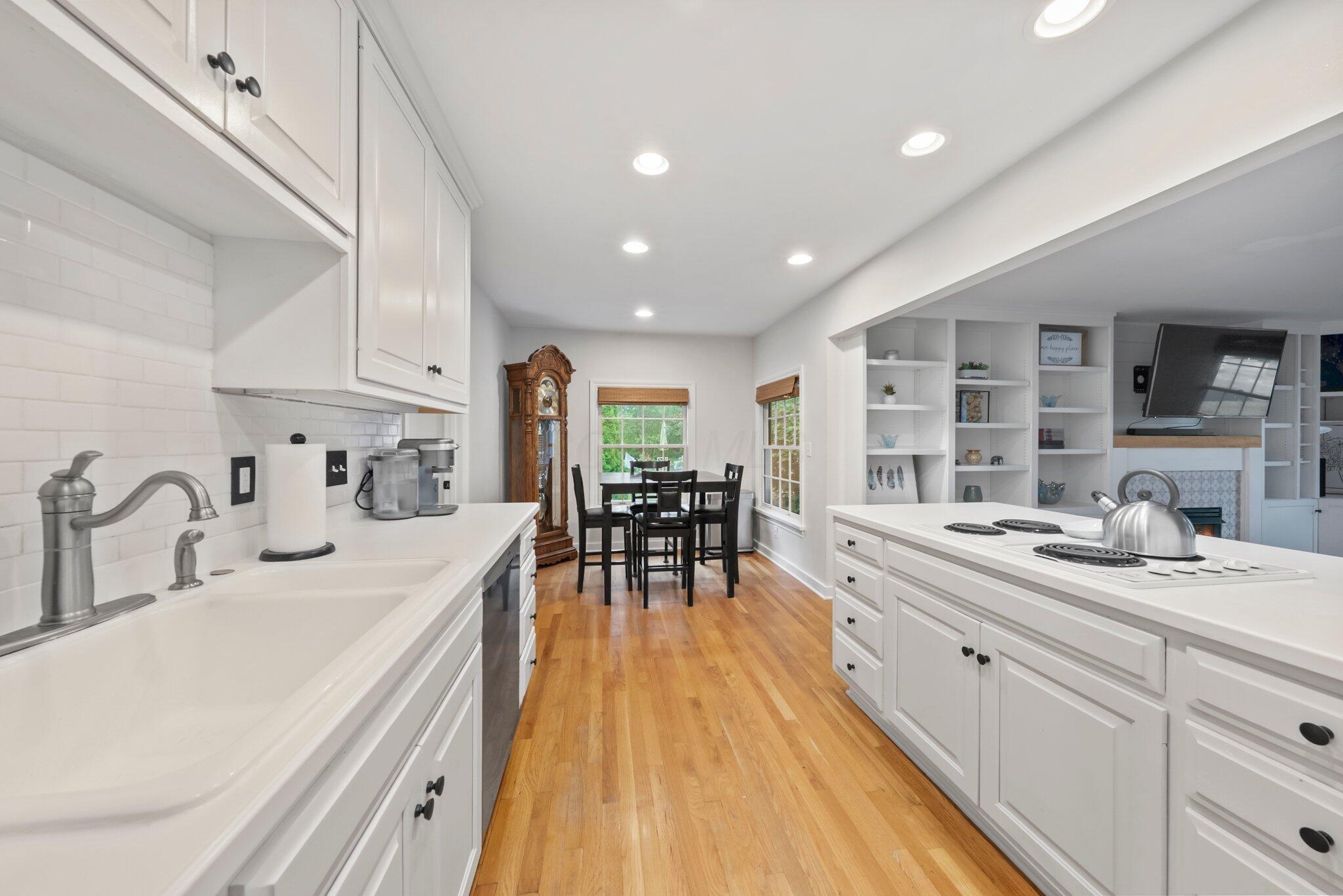 2560 Zollinger Road Columbus, OH 43221 - Photo 8 of 41 30-web-or-mls-DSC01189