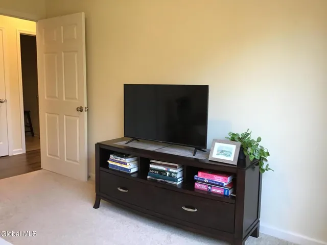 $379,900 | 19 Jared Court, Colonie, NY 12047