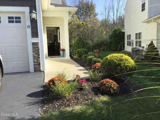 $379,900 | 19 Jared Court, Colonie, NY 12047