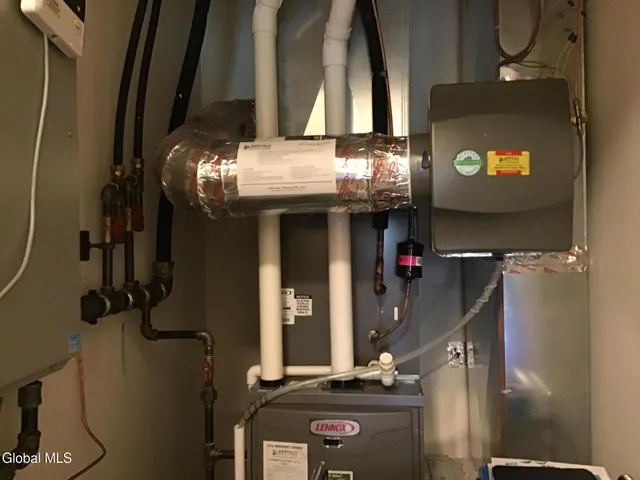 $379,900 | 19 Jared Court, Colonie, NY 12047