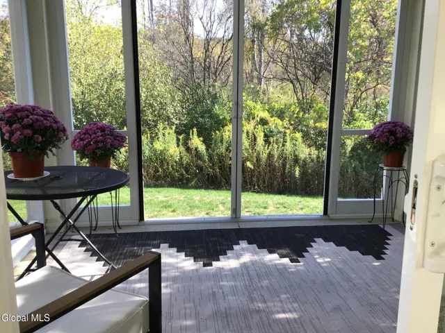 $379,900 | 19 Jared Court, Colonie, NY 12047