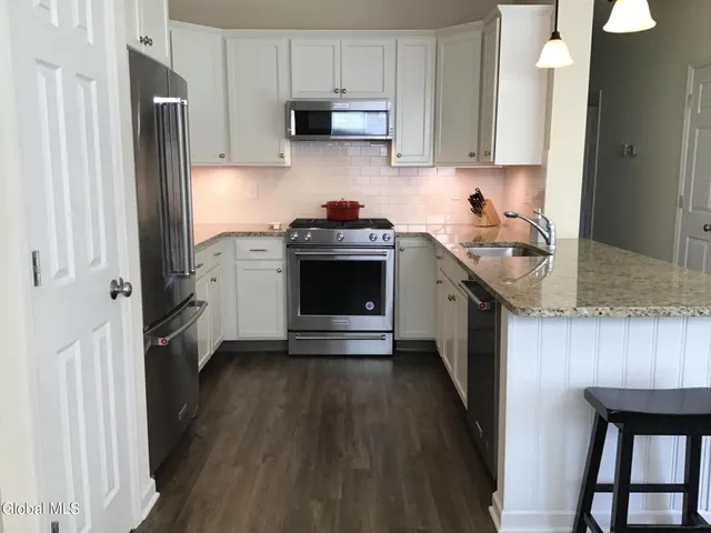 $379,900 | 19 Jared Court, Colonie, NY 12047