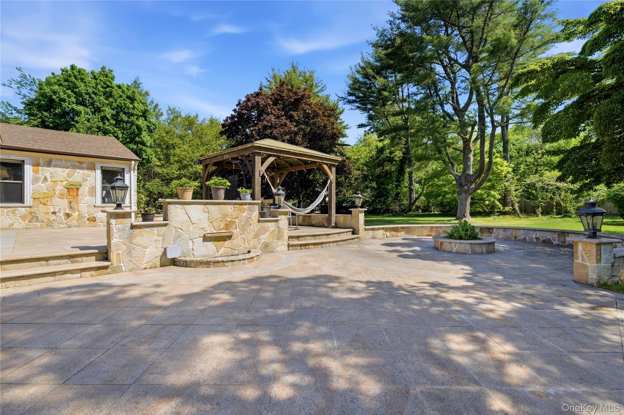 199 Cold Spring Road Syosset, NY 11791 - Photo 38 of 48