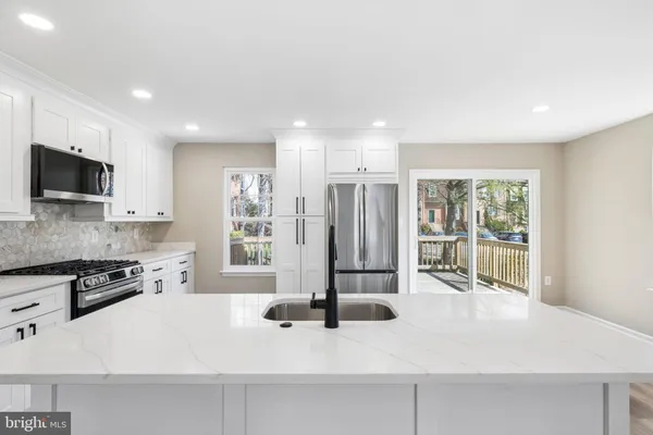 $699,000 | 7800 Solomon Seal Drive, Springfield, VA 22152