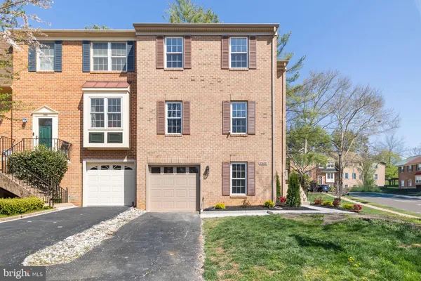 $699,000 | 7800 Solomon Seal Drive, Springfield, VA 22152