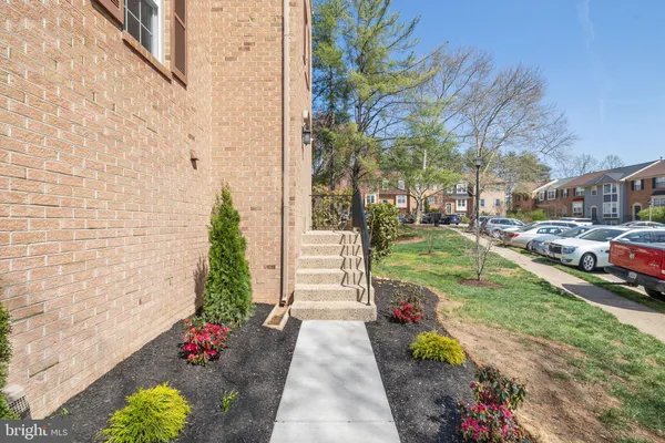 $699,000 | 7800 Solomon Seal Drive, Springfield, VA 22152