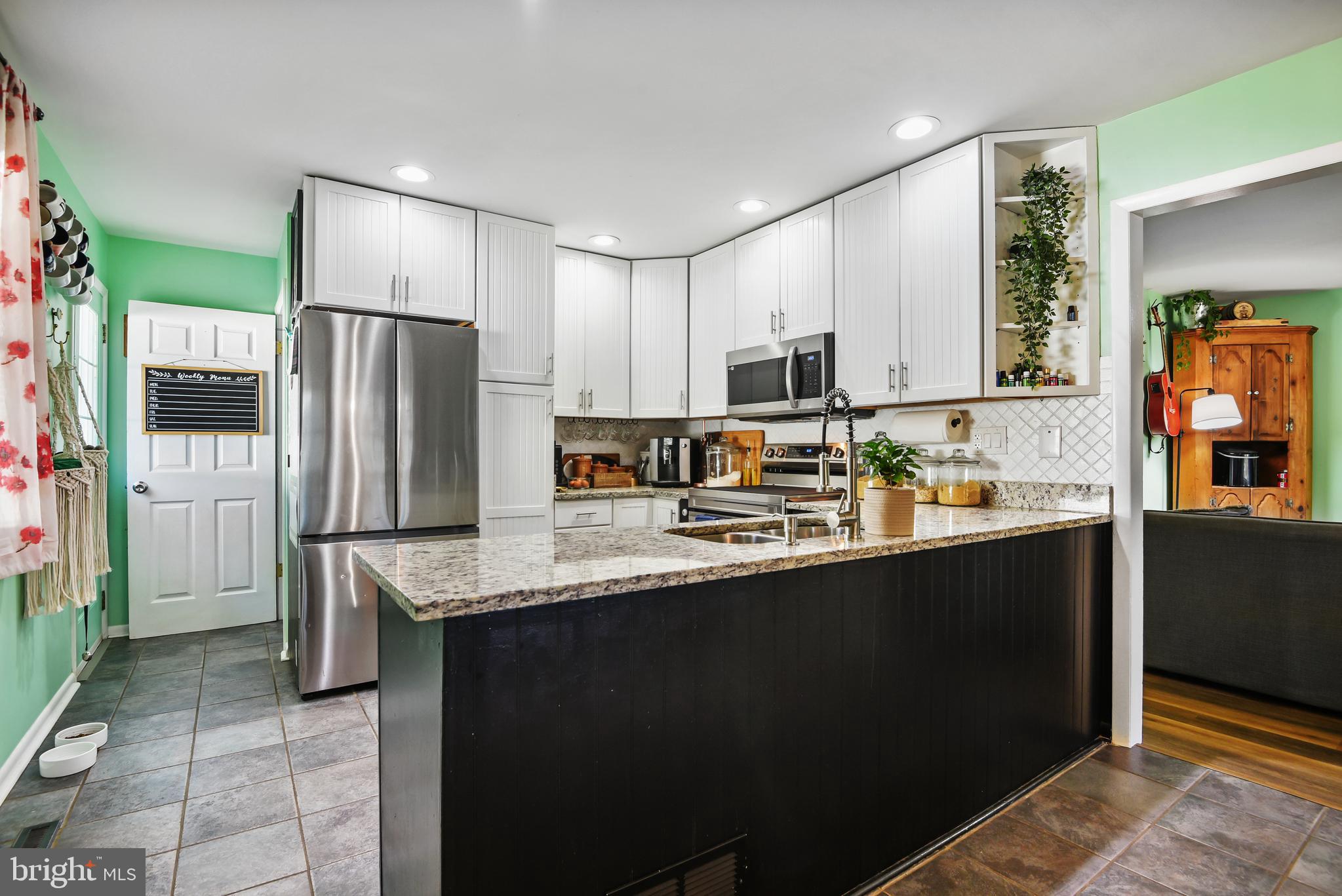 215 Sillery Bay Road Pasadena, MD 21122 - Photo 4 of 51 Gallery Image 4