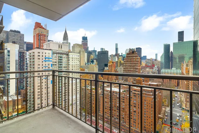 $5,800 | 330 East 39th Street, Unit 14L | Murray Hill