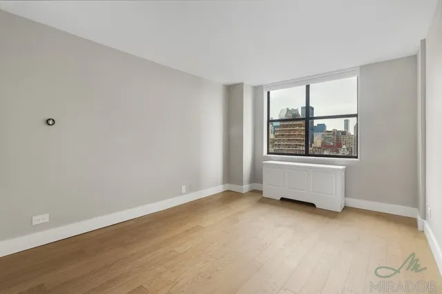 $5,800 | 330 East 39th Street, Unit 14L | Murray Hill