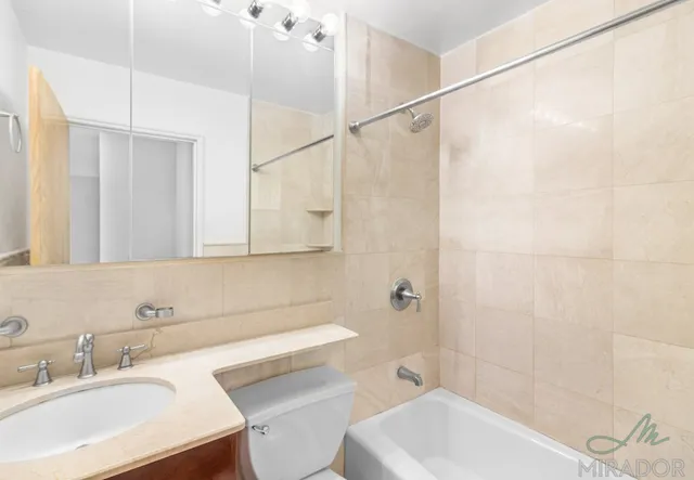 $5,800 | 330 East 39th Street, Unit 14L | Murray Hill