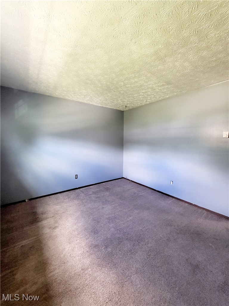 637 Root Road Lorain, OH 44052 - Photo 13 of 27 Carpeted bedroom (Unit 635)