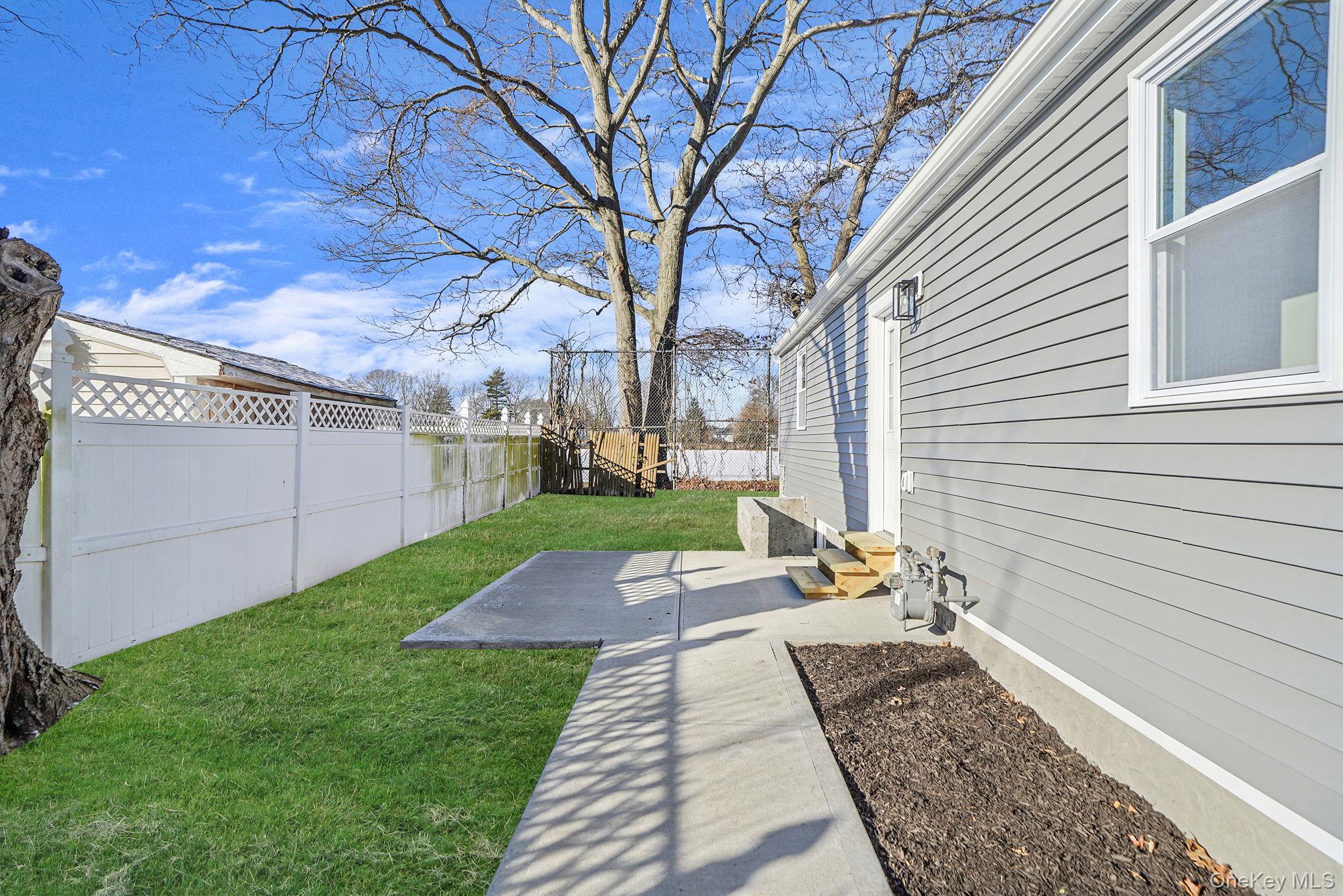 96 Toomey Road West Islip, NY 11795 - Photo 16 of 21