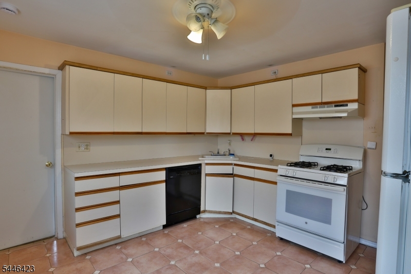 39 Chestnut Street Wallington, NJ 07057 - Photo 8 of 21
