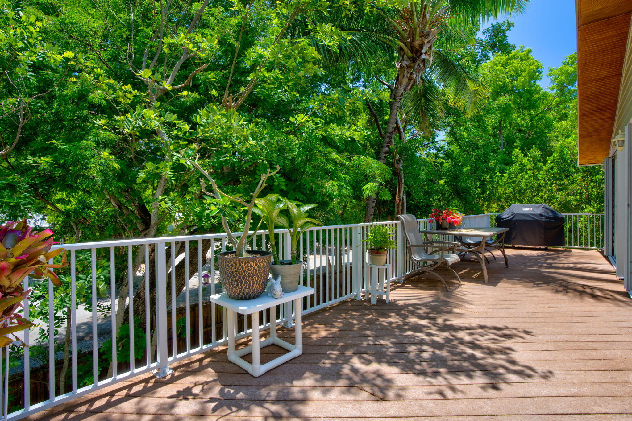 125 South Rolling Hill Road Tavernier, FL 33070 - Photo 12 of 48 a view of a chair and tables in the balcony